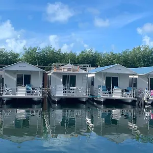 3* Hotel Aqua At Hurricane Hole Marina