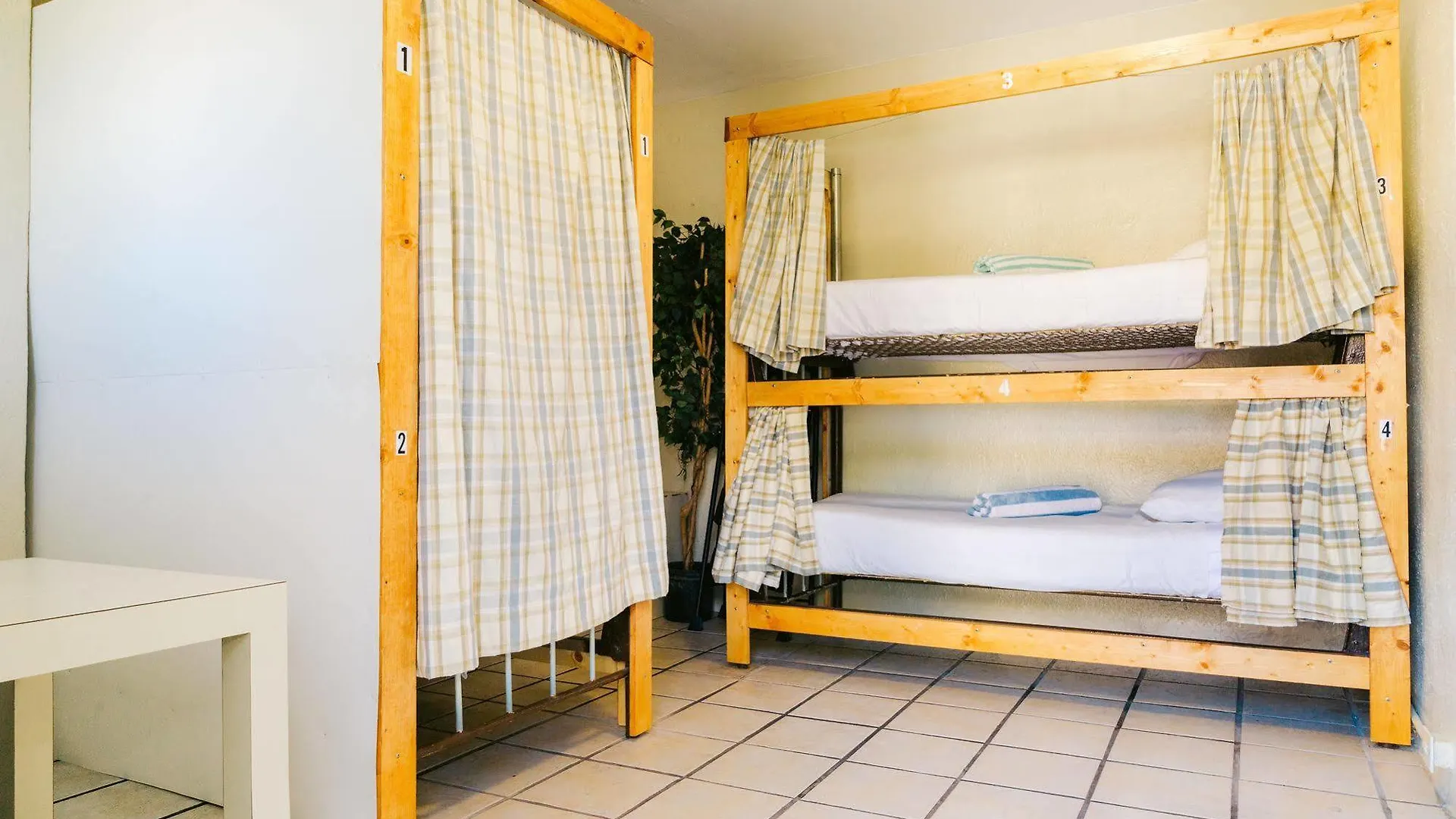 Seashell Motel And International Hostel Key West