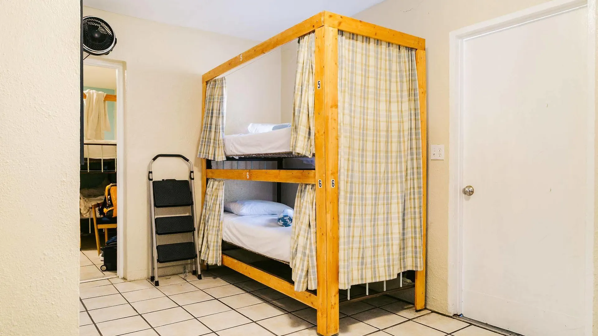 Seashell Motel And International Hostel Key West